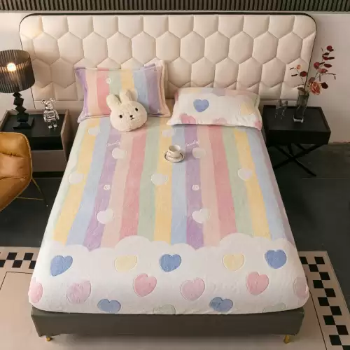 Cearsaf CoCoLiNo, JoJo Home, cu Elastic, 180x200x25cm, 2 fete de perne, 50x70cm, Alb, Multicolor, Dungi, Inimioare