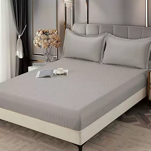 Cearsaf cu Elastic 180x200 cm Damasc Finetat, 70% Bumbac, si 2 Fete de Perna 50x70 cm, Gri deschis