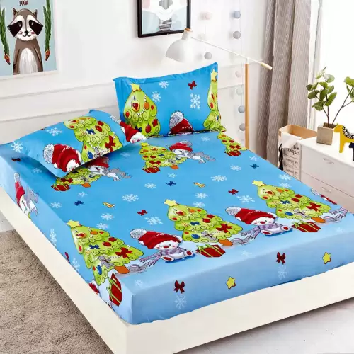 Cearsaf cu elastic, Bumbac FINET, 90x200cm, 2 fete de perne 50x70cm, Jojo Home, Bleu-Multicolor, Mos Craciun, brazi