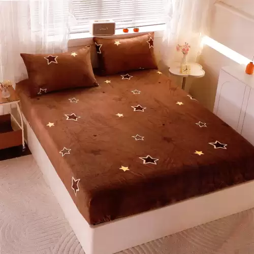 Cearsaf cu Elastic Cocolino 180x200cm si 2 fete de perna 50x70cm, Maro, Stelute