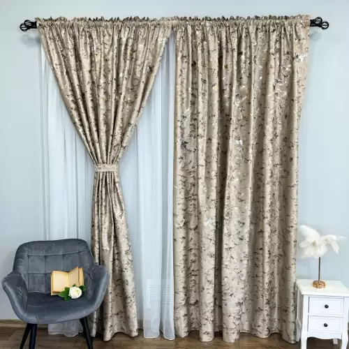 Draperie Catifea Nikko cu insertii aurii, Bej - V2, 140cm latime x 260cm inaltime, cu tiv lat pt bara