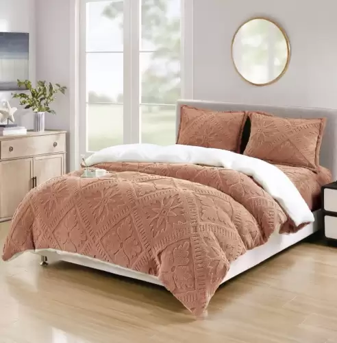 Lenjerie de Pat Dublu, CoCoLiNo Ultra Pufoasa, cu Blanita Sherpa Alba, 4 piese, Cearsaf cu ELASTIC, Model Traditional 3D, Caramel