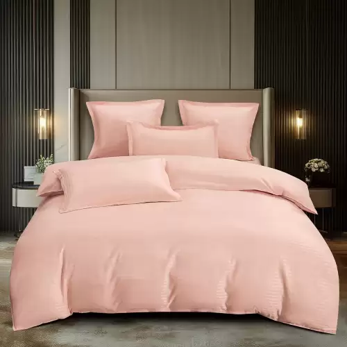 Lenjerie HoReCa, pat dublu, Damasc Finetat Deluxe cu Elastic, 6 piese, Pucioasa, Roz deschis