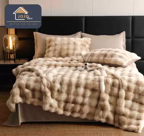 Lenjerie Luxury Pat Dublu, Jojo Home, ExtraPufoasa, din Blanita Artificiala tip Iepure, 6 piese, Bej degrade