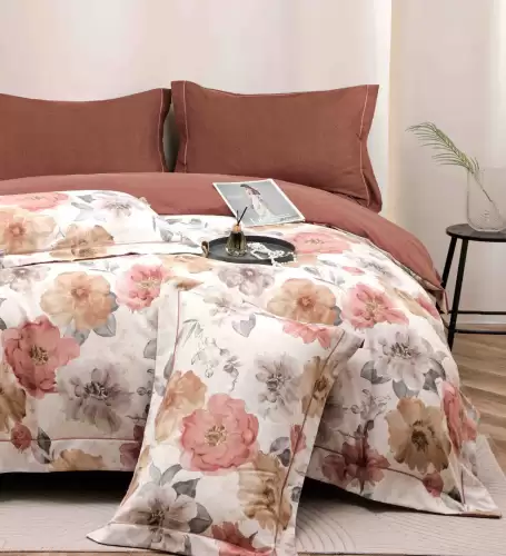 Lenjerie pat dublu, FINET DeLuxe, 6 piese, cu ELASTIC, Jojo Home, Cutie Eleganta, Alb, Maroniu, Flori