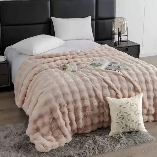 Patura Luxury Soft Touch, Jojo Home, cu Blanita Artificiala Tip Iepure, 200x230 cm, cu Fermoar, Pudra