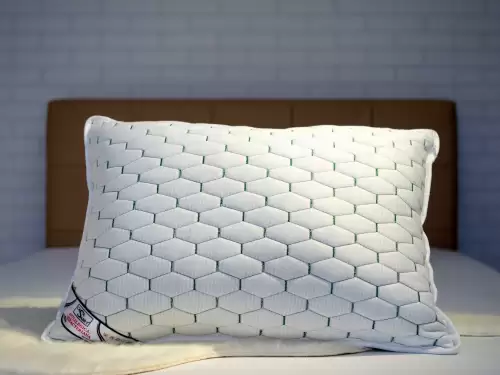 Perna matlasata brodata tricot natur 50x70 cm, broderie verde, Fabricata in Romania