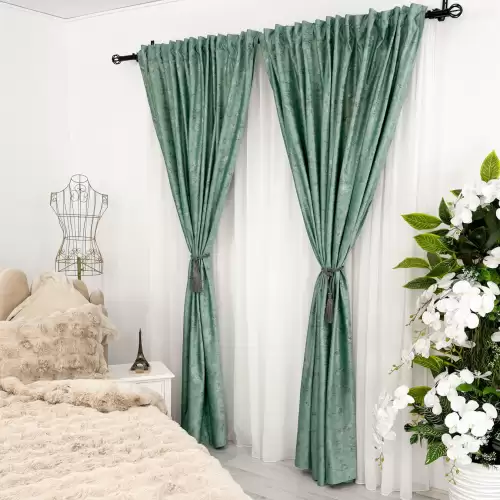 Set 2 Draperii Catifea cu insertii metalizate, Menta - V21, 140cm latime x 260cm inaltime, cu tiv lat pt bara