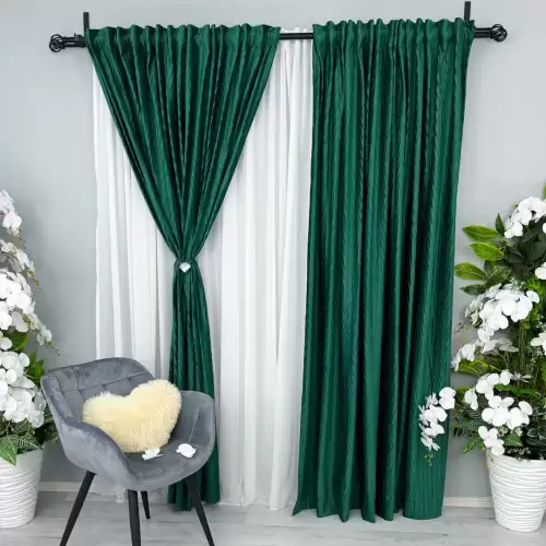 Set 2 Draperii din Catifea Plisata cu opacitate ridicata, Verde Smarald, 140cm latime x 260cm inaltime, cu tiv lat pt bara