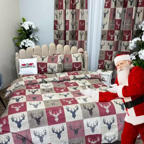 Set Lenjerie Pat Dublu Craciun 4 Piese + 2 Draperii 150x235cm din Bumbac Ranforsat – Confort si Eleganta, Fabricat in Romania, Rosu, Bej, patratele, reni